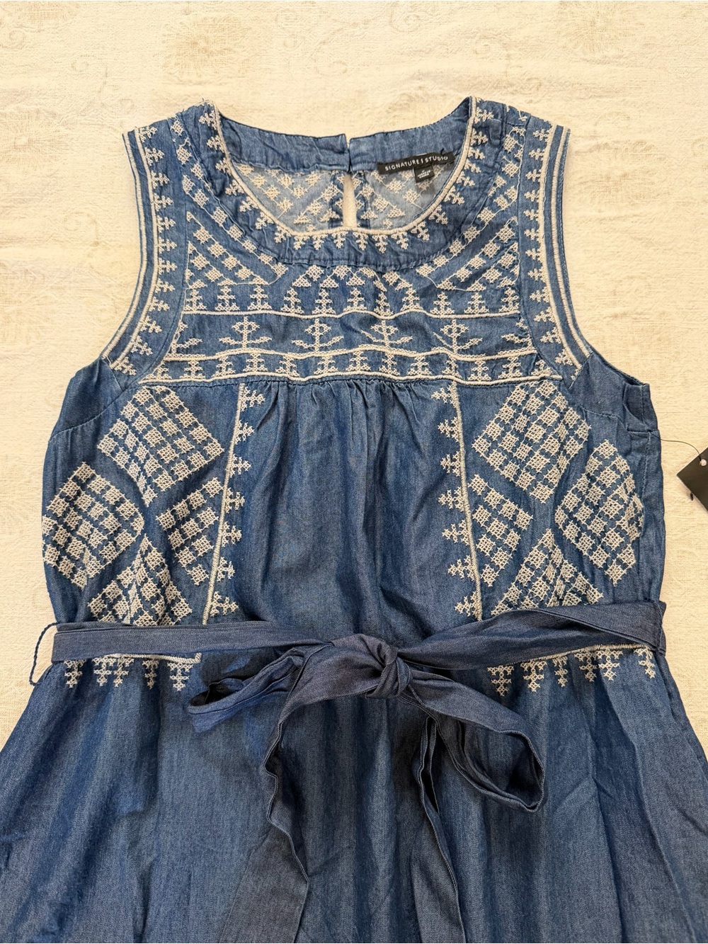 NWT Embroidered Dress - Picture 4 of 9